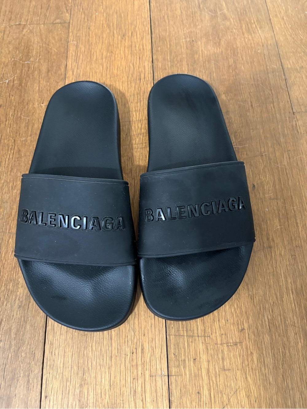 Balenciaga women’s pool slides - Picture 2 of 4